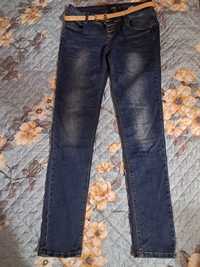 Продам жіночі джинси б/у 48розмір.  150грн