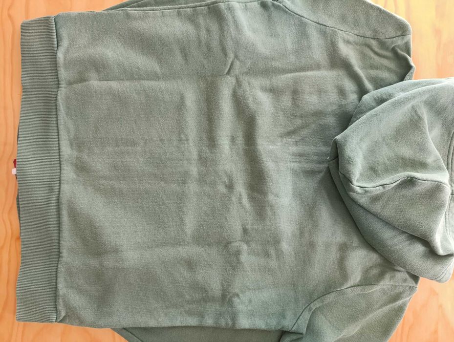 2 casacos e 1 camisola de rapaz. Benetton. 6/7-9/10 anos.