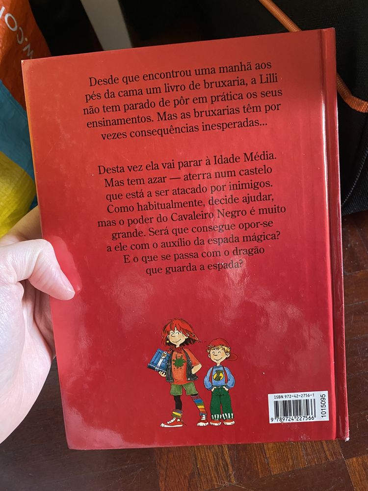 A bruxa Lili e a Espada Mágina