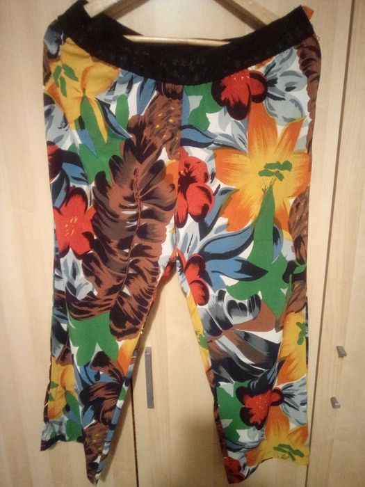 Calças estampadas com elástico