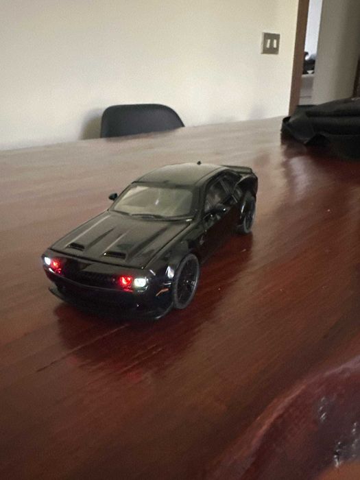 Miniatura Carro Dodge Challenger SRT Hellcat Preto - Réplica Detalhada