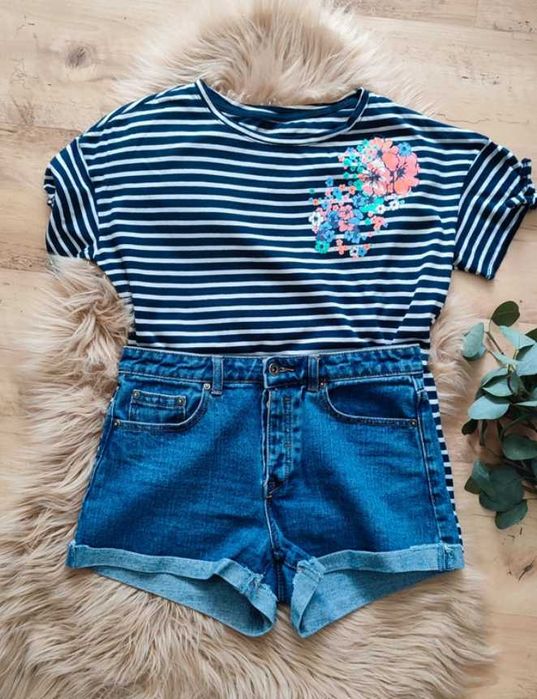 Bluzka w paski z kwiatowym nadrukiem