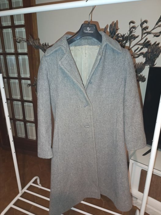 Colcha dupla face com duas almofadas cheias e um lençol de elástico