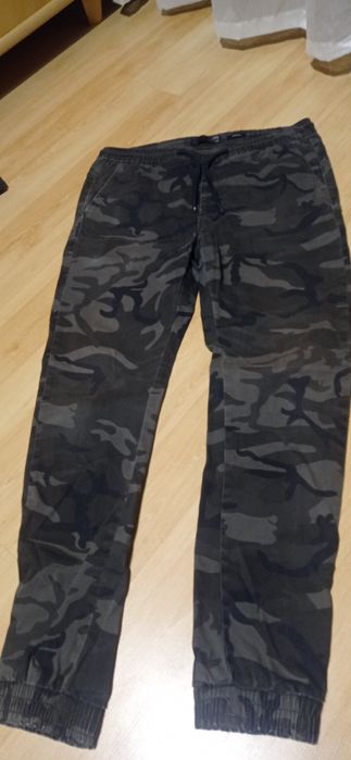 Spodnie męskie joggery 52 i dżinsy niebieskie Pull&Bear