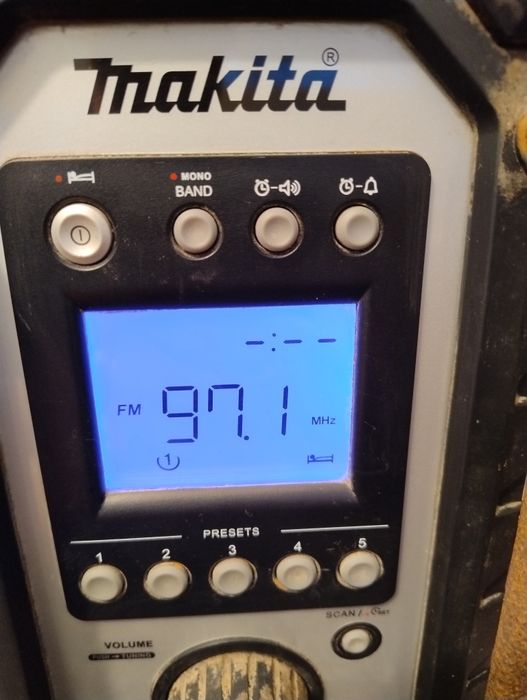 Radio budowlane Makita DMR102