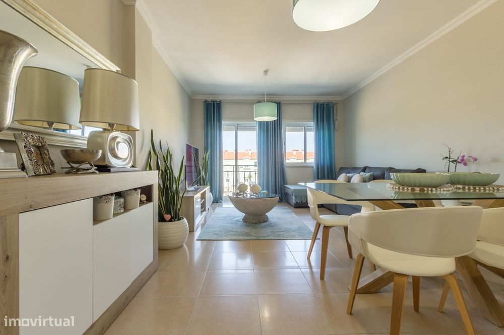 Apartamento Três Assolhadas - Com Parqueamento - Azeitao