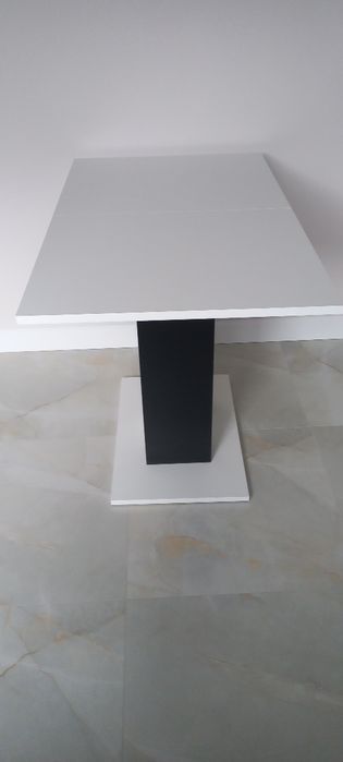 Stół do kuchni, jadalni z możliwością rozłożenia