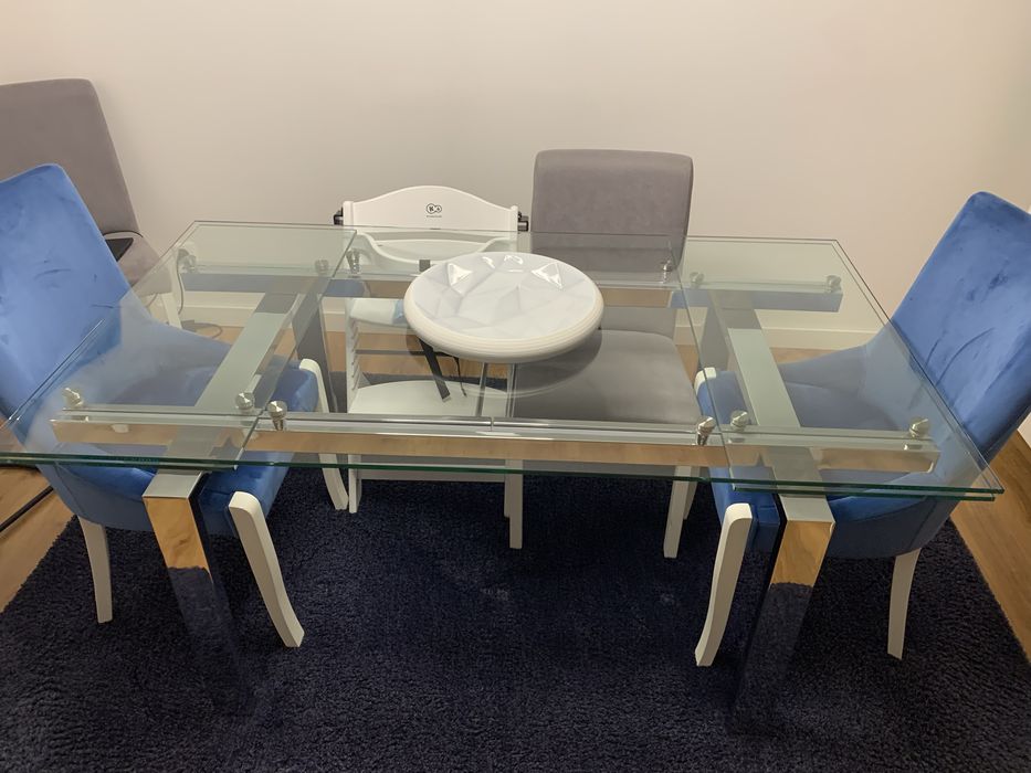 Cadeiras (4 cinzentas e 2 azuis)