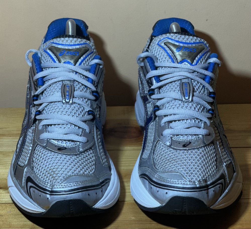 Оригінальні кросівки Asics. Розмір 42,5(27 см)