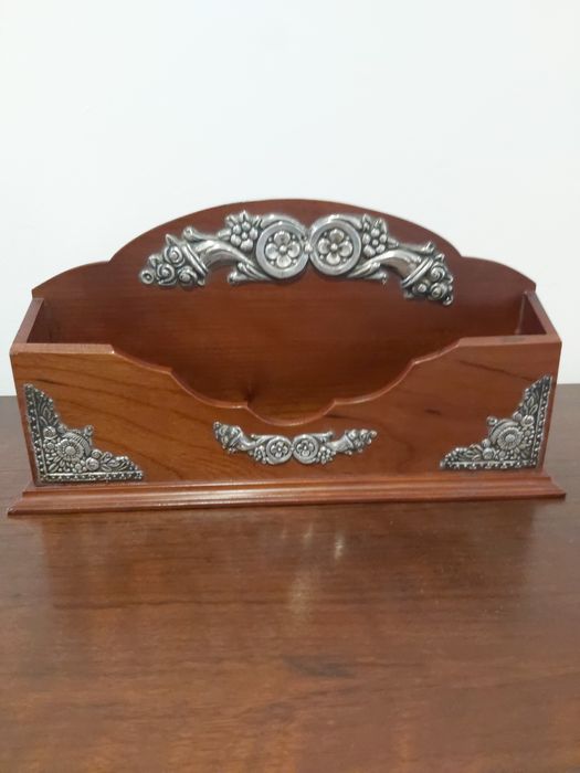 Suporte de ourivesaria em madeira e prata