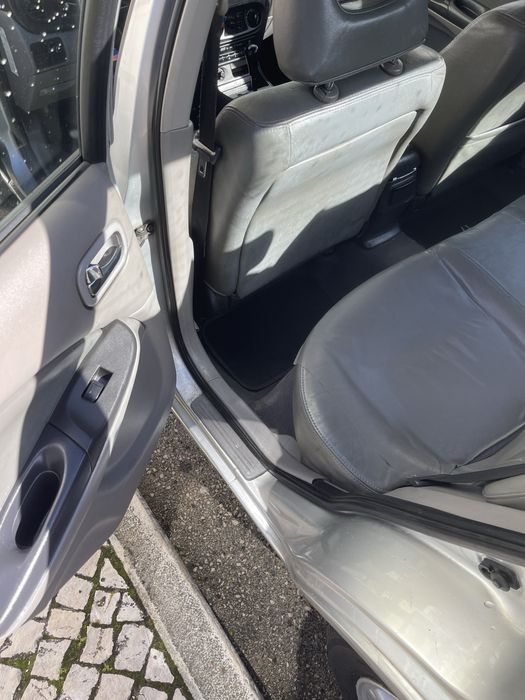 Nissan Almera 1.5 Gasolina de 2001 em bom estado para a idade