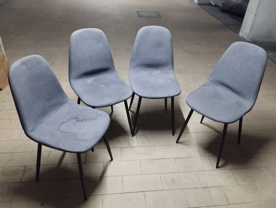 Conjunto de 4 cadeiras modernas em tecido cinzento