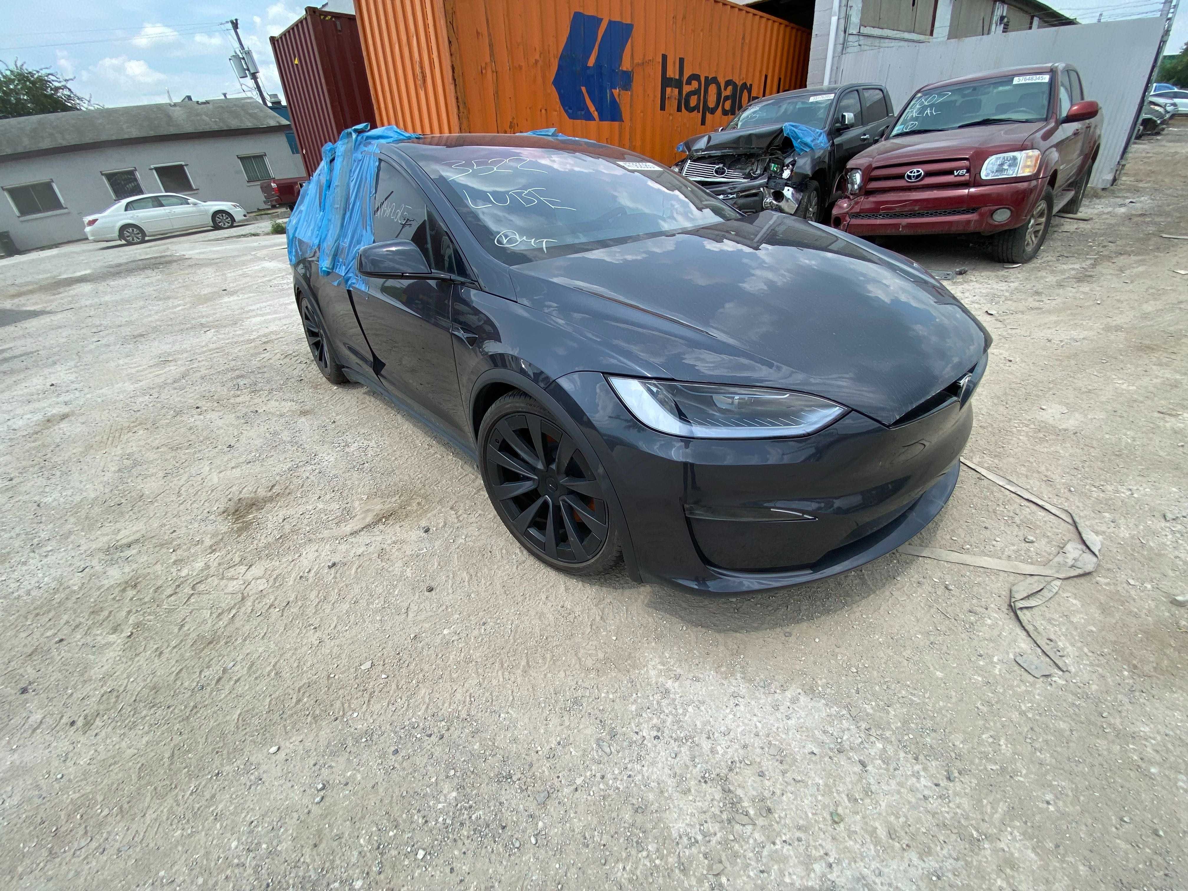 Tesla Model X 24 рік