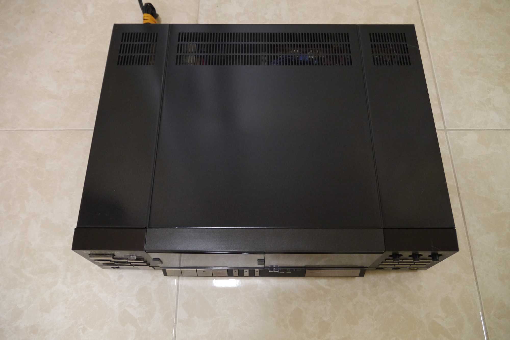 Касетна дека TEAC V-900X