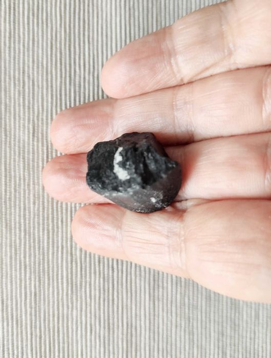 Turmalin czarny bryłka