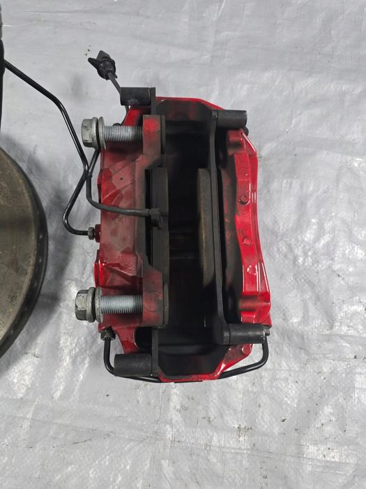 Audi A4 B9 A5 8W Zacisk Hamulcowy + Klocki Przód