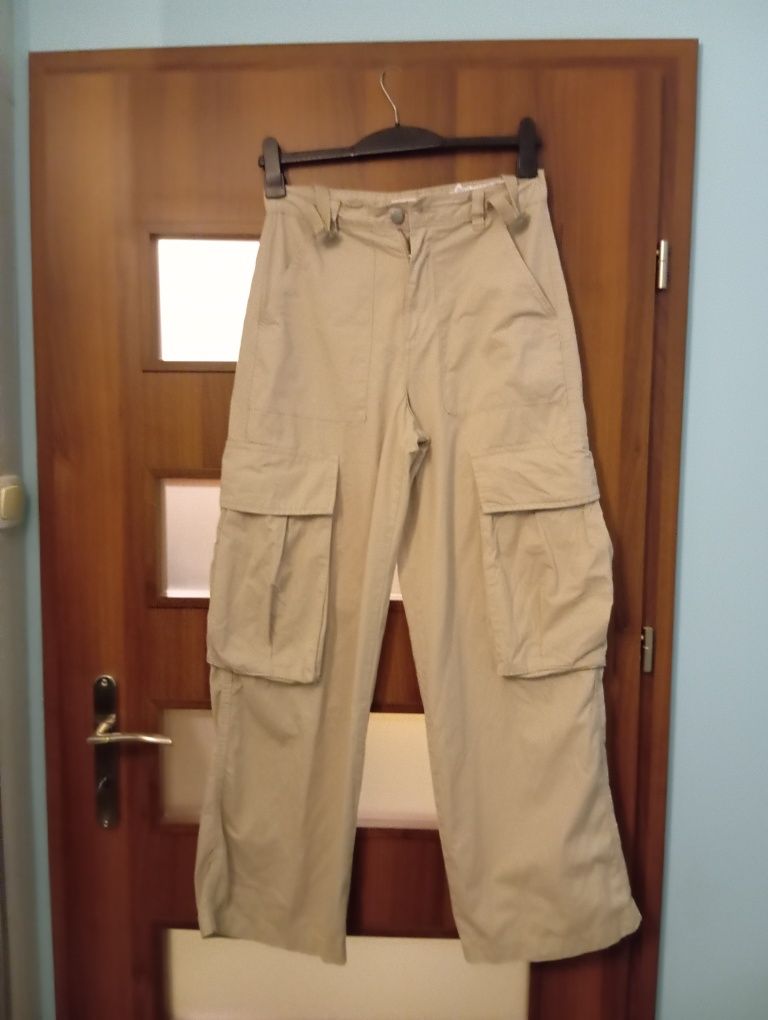 Beżowe spodnie cargo pull and bear tanio cheap woman kobieta
