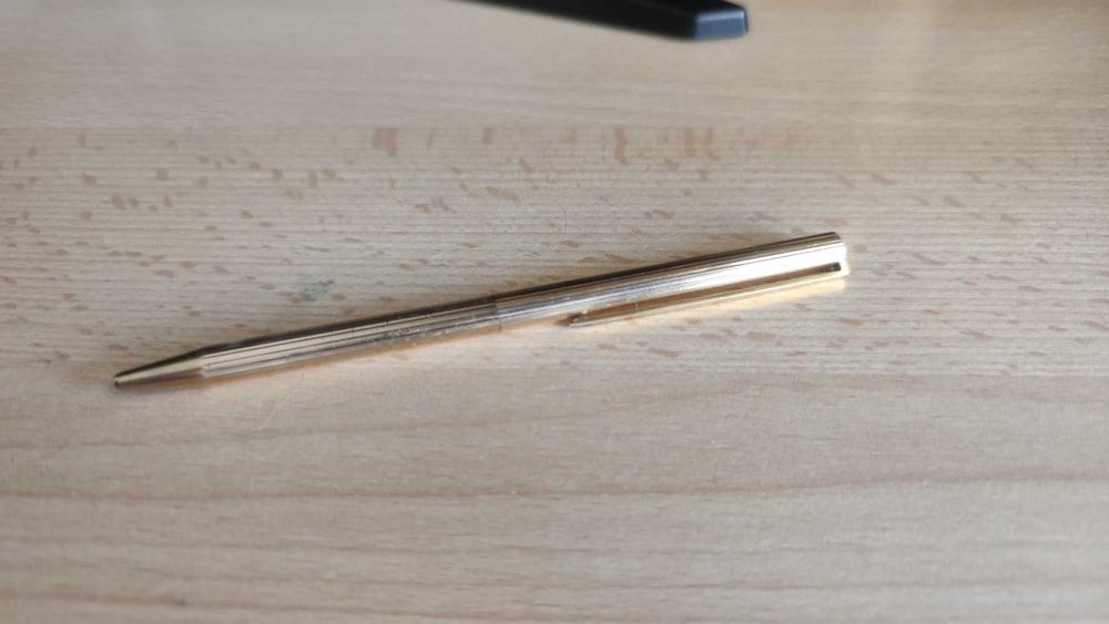 Caneta ST Dupont em ouro