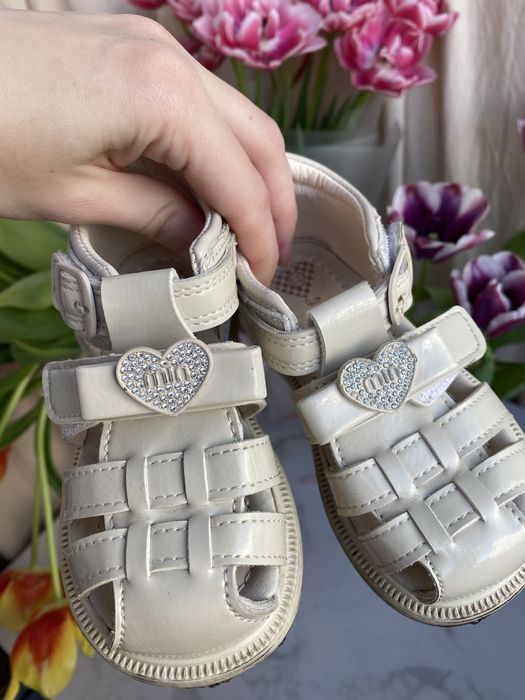 Босоніжки сандалі для дівчинки бежеві