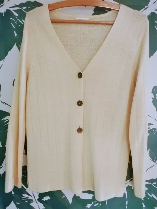 Sweterek o niejednorodnej fakturze