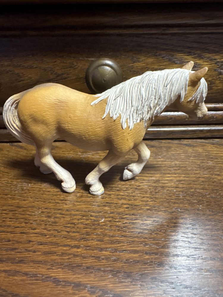 Wycofana klacz haflinger schleich