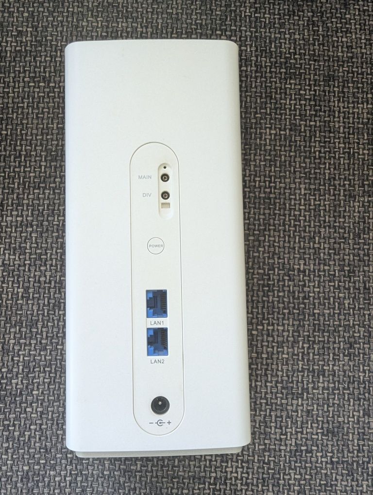 Bardzo szybki router modem TMobile na kartę SIM Huawei B618 internet