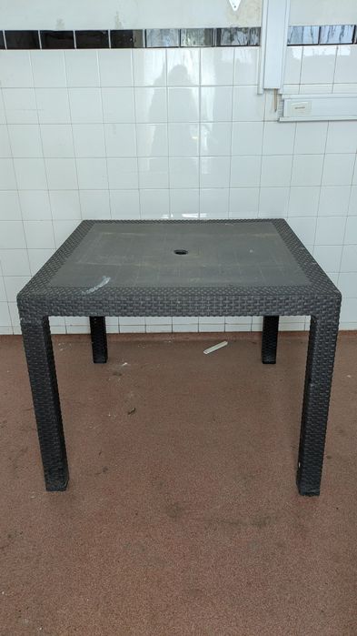 Mesa do jardim preta