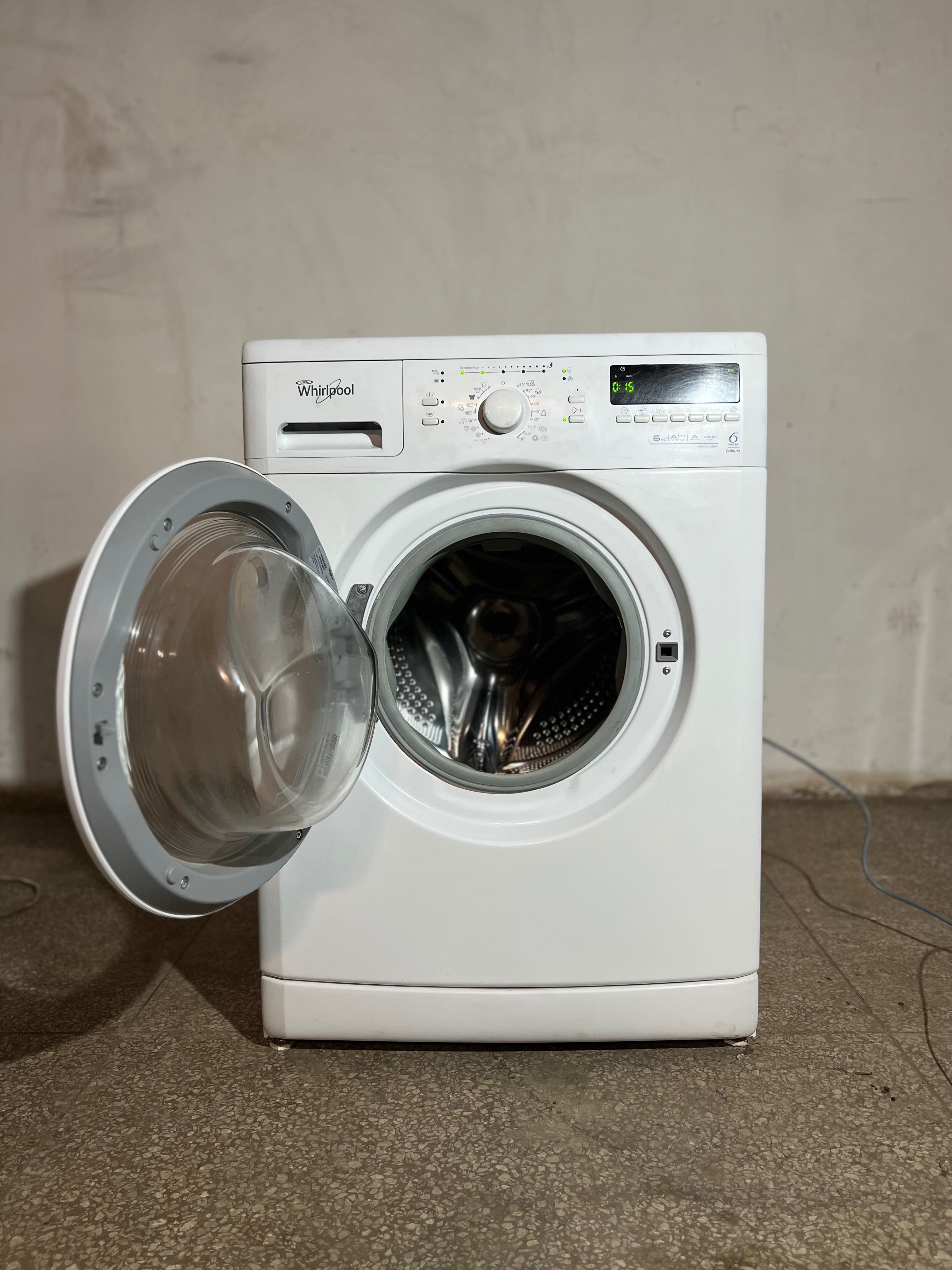 Продам пральну машину Whirlpool