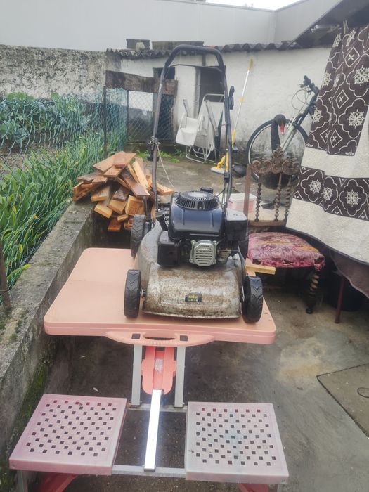 Vendo máquina de cortar erva usada mas trabalha