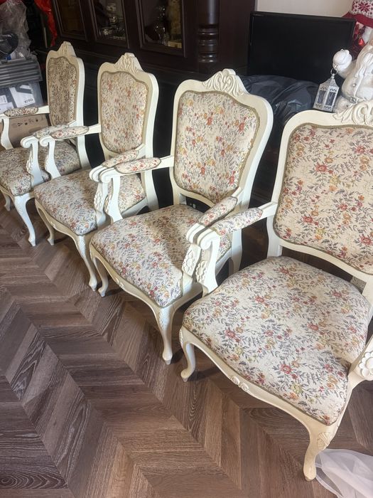 Komplet mebli w stylu Ludwika XIV krzesła, kanapa, pufy, szafa stoliki
