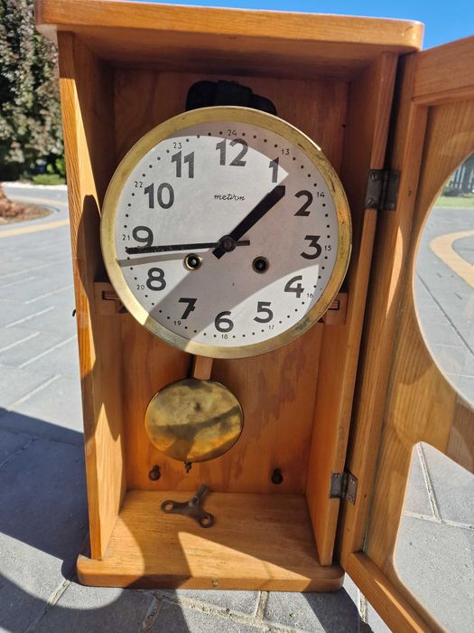 Zabytkowy zegar ścieny