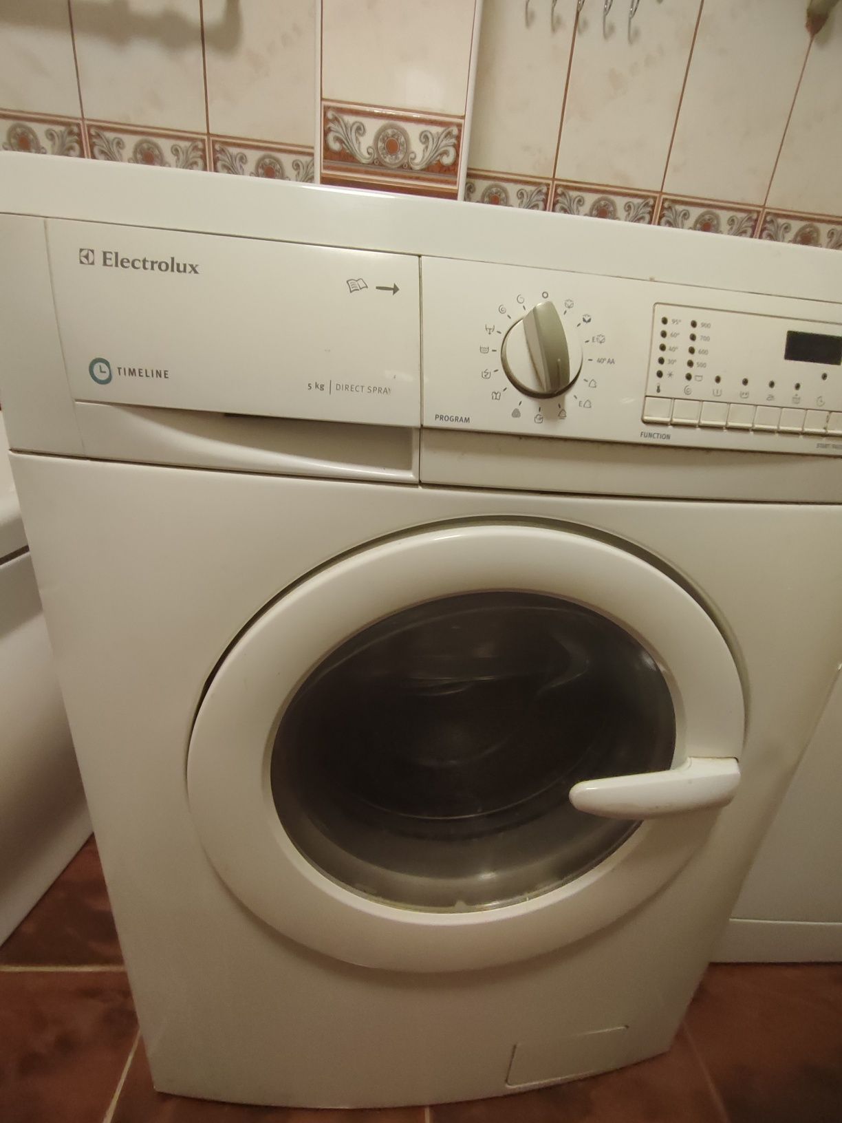 Продаю пральну машину Elekrolux 85*60*60 б/у підключу в рабочому стані