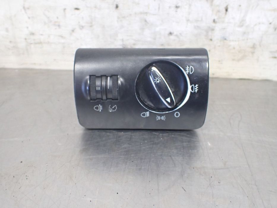 PRZEŁĄCZNIK ŚWIATEŁ AUDI A6 C5 2.5 4B1941531C