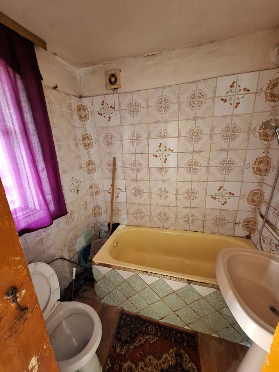 Продаж частини будинку
В будинку 3 кімнати,