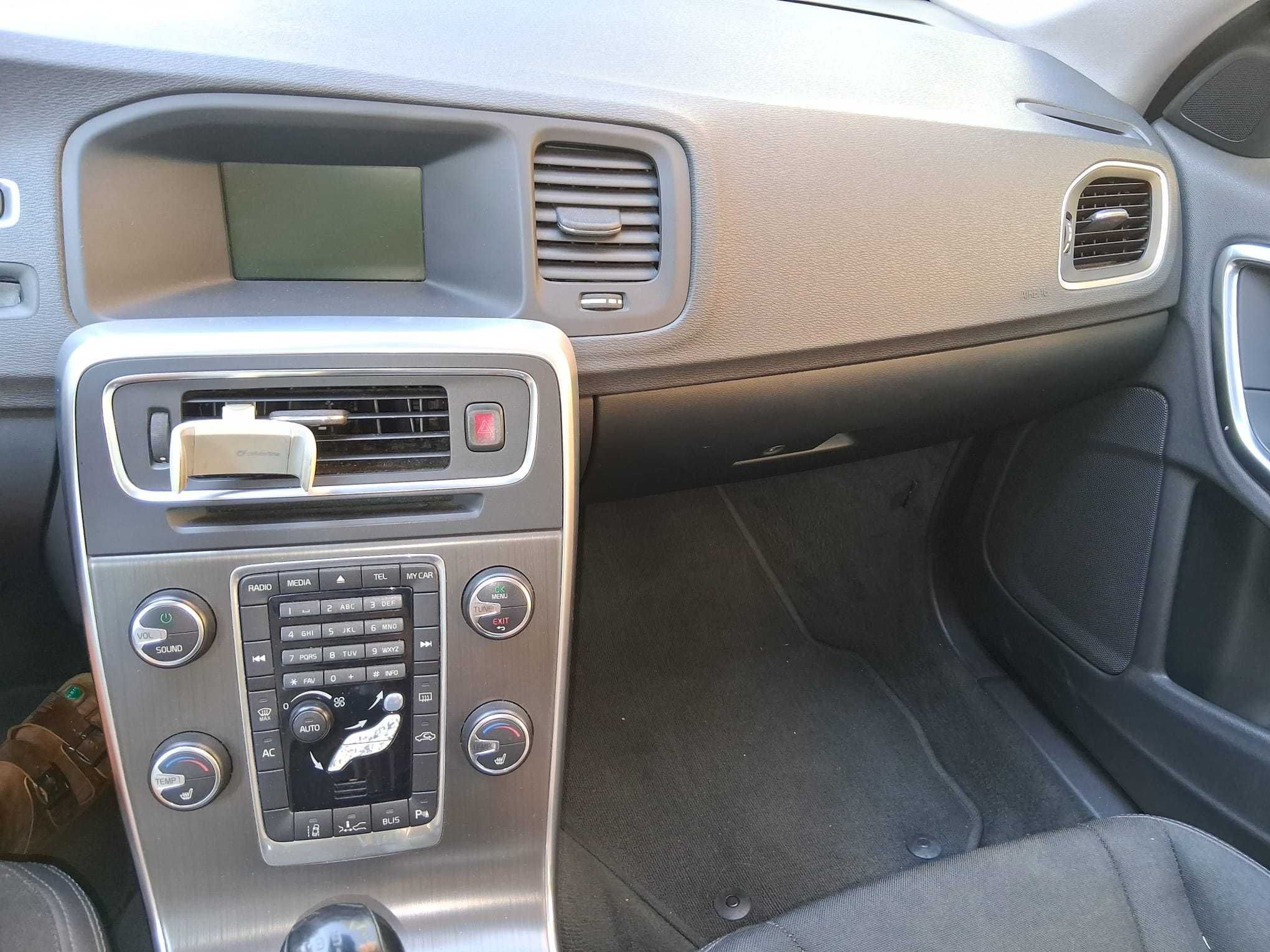 Carrinha Volvo V60 (salvado mas a circular) 5.500€