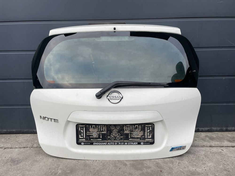 Ляда Кляпа Кришка багажника Нісан Hоте Nissan Note 2013-2020