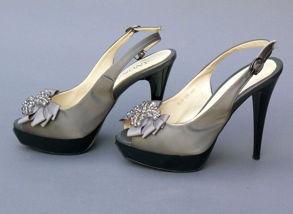 Босоніжки жіночі вечірні з прикрасою 35 р