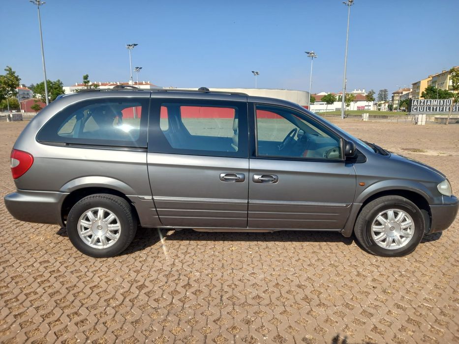 Chrysler Voyager com motor 2.7 diesel 60.000 km
