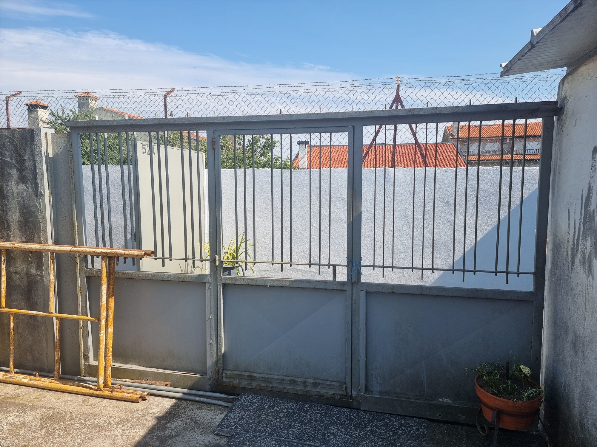 Portão de ferro c/porta