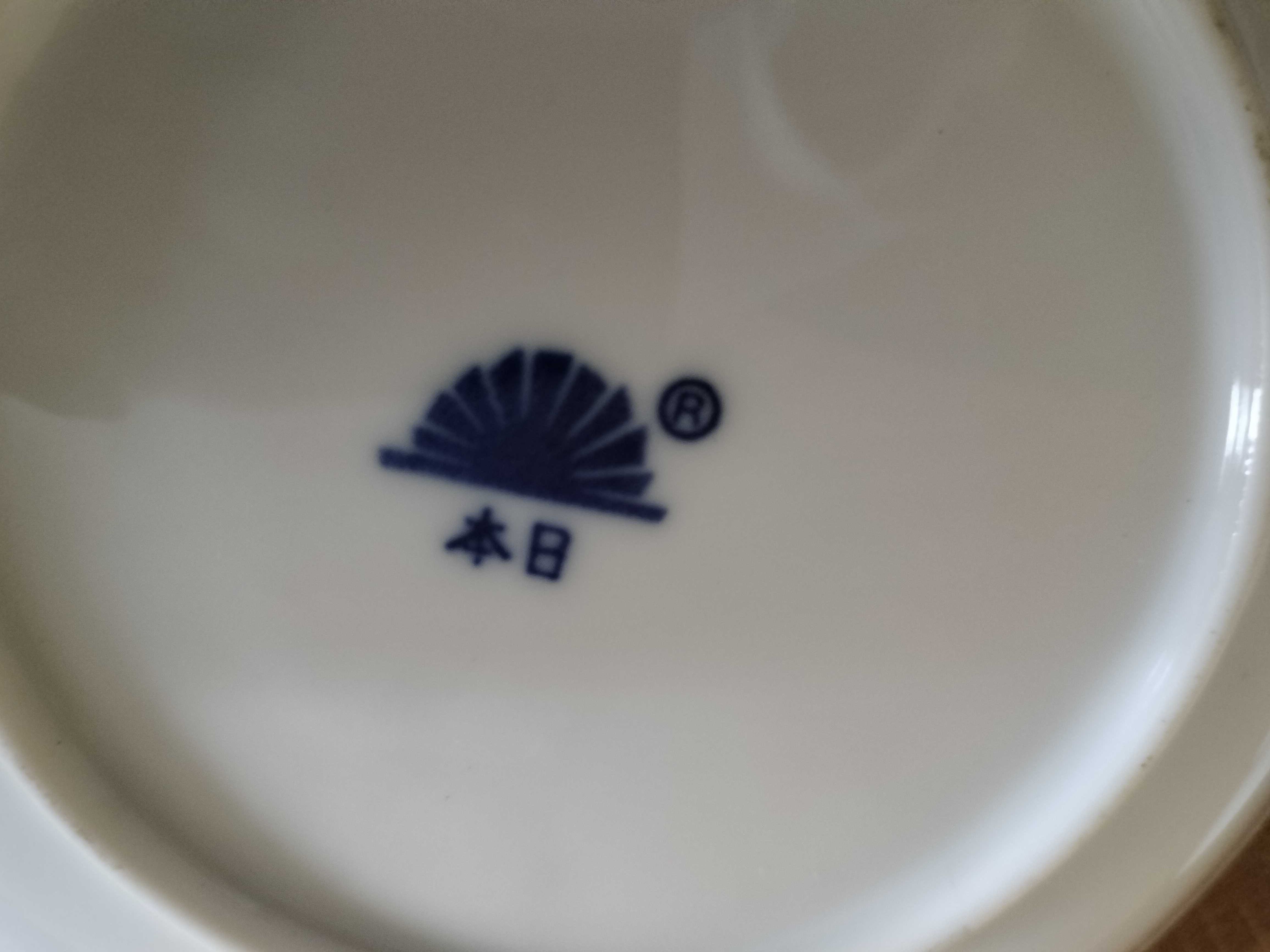 3 porcelanowe talerzyki element nr 46