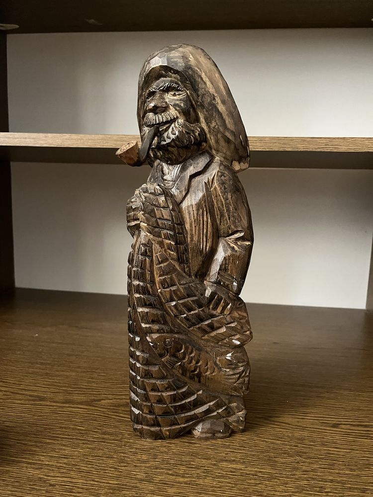 Drewniana figurka rzeźba