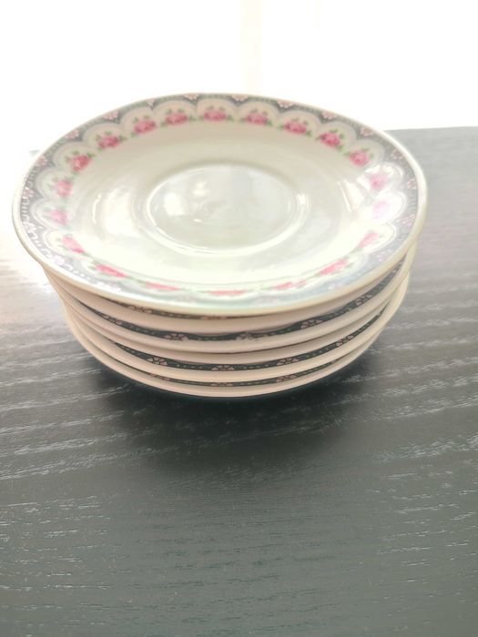 Loiça antiga, conjunto pratos variados