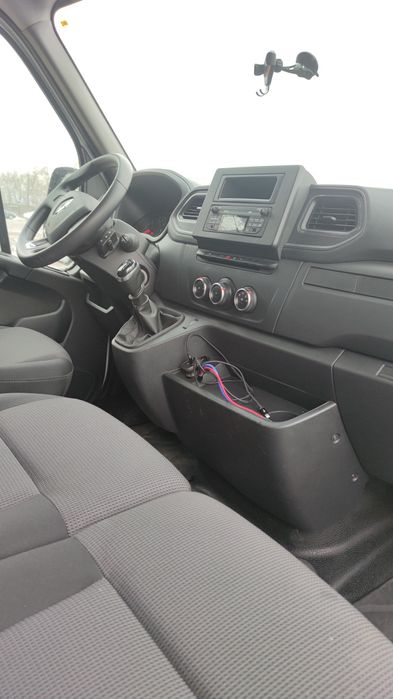 Wynajem lub wypożyczenie auta dostawczego busa Renault Master  L3H2