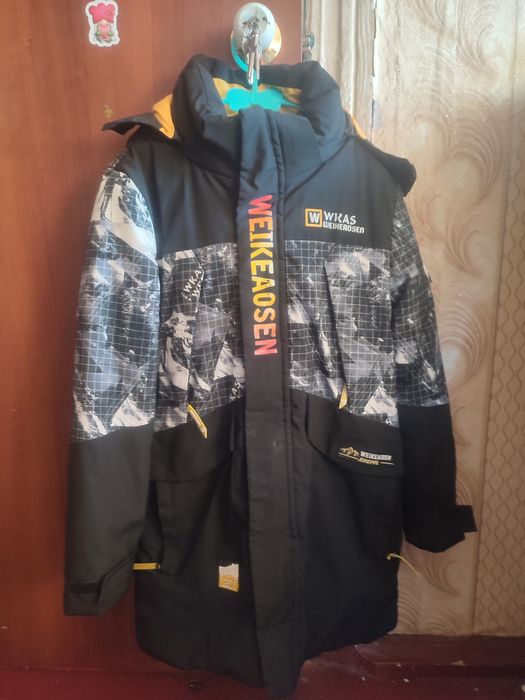 Продам зимову курточку на Хлопчика на 8-10 років.На 8-10 років