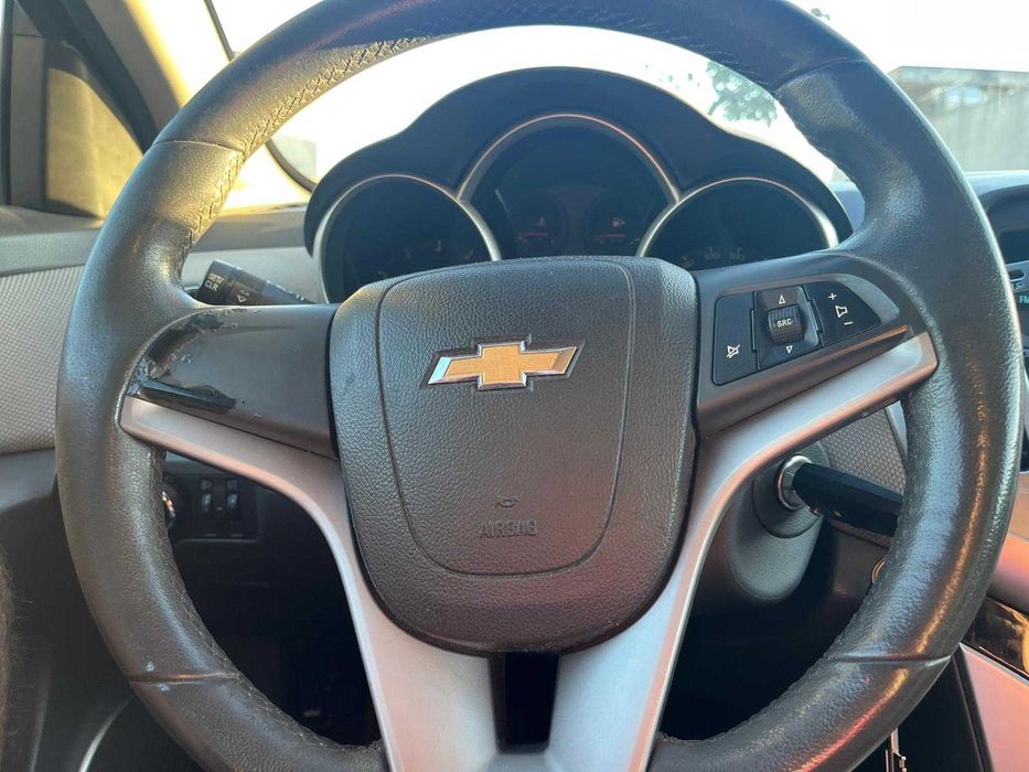 Chevrolet Cruze 1.6 LS (2010) – Bem estimado
