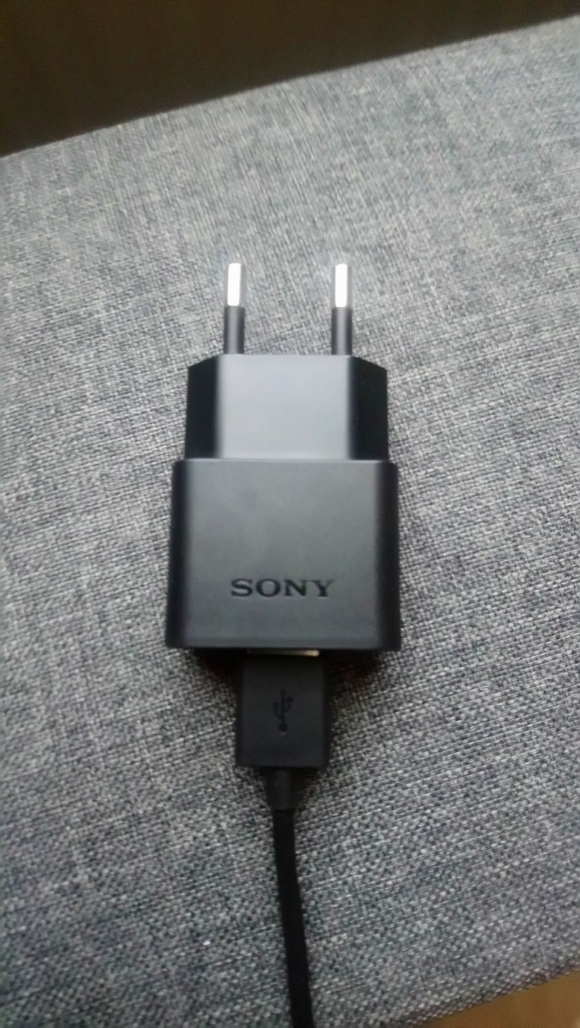 Зарядний пристрій SONY