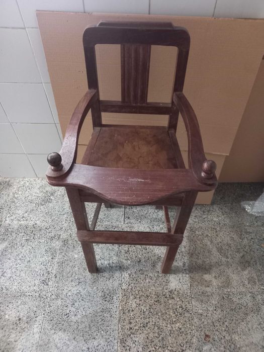 Vendo cadeiras e bancos