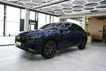 Audi Q8 Quattro 3,0 I-HEV Prestige w kolorze Galaxy Blue Metallic