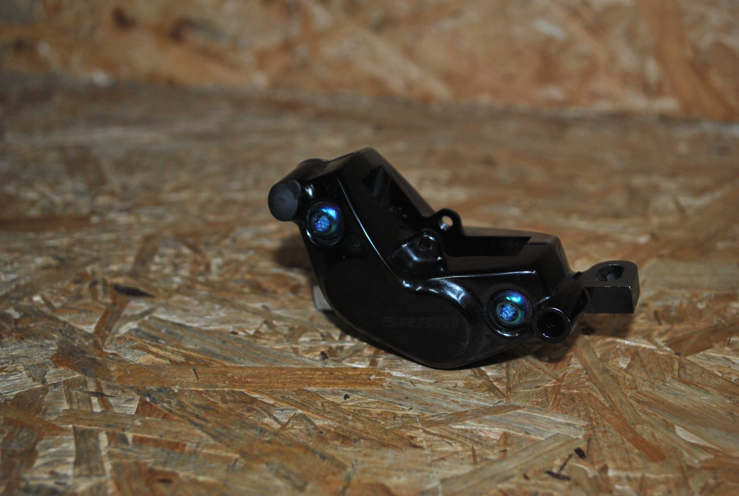Zacisk hamulcowy SRAM Code RSC Hydrauliczny post mount 4 tłoki