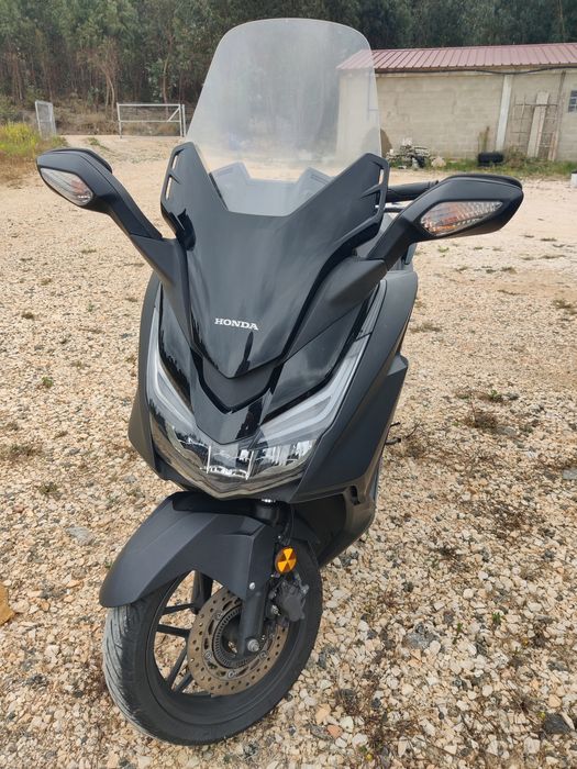 Honda Forza 125 preta